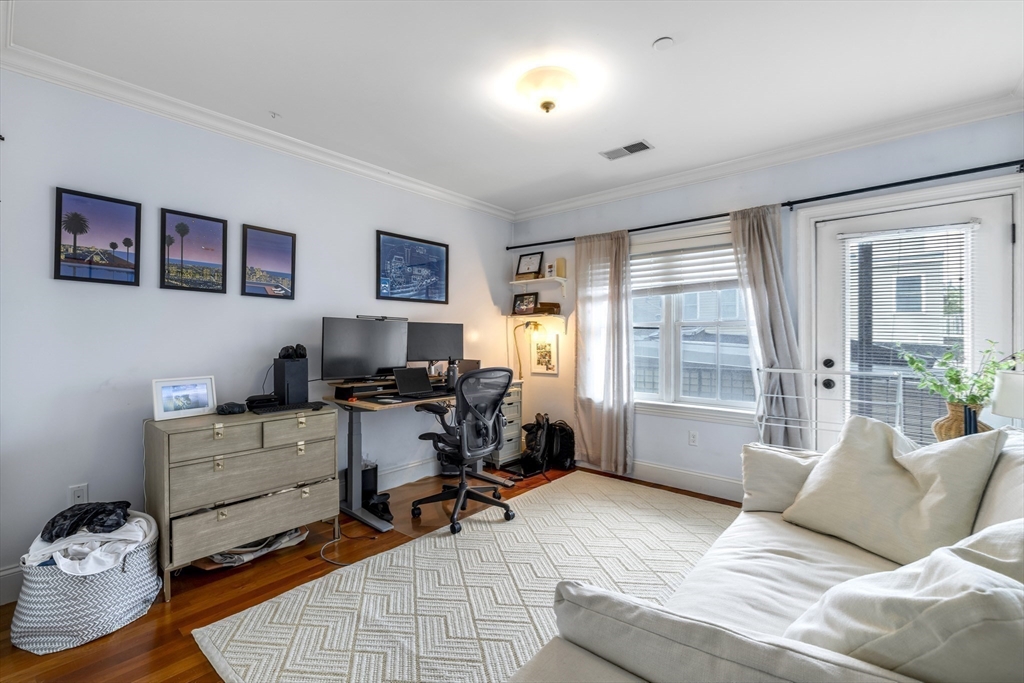 49 L St # 3