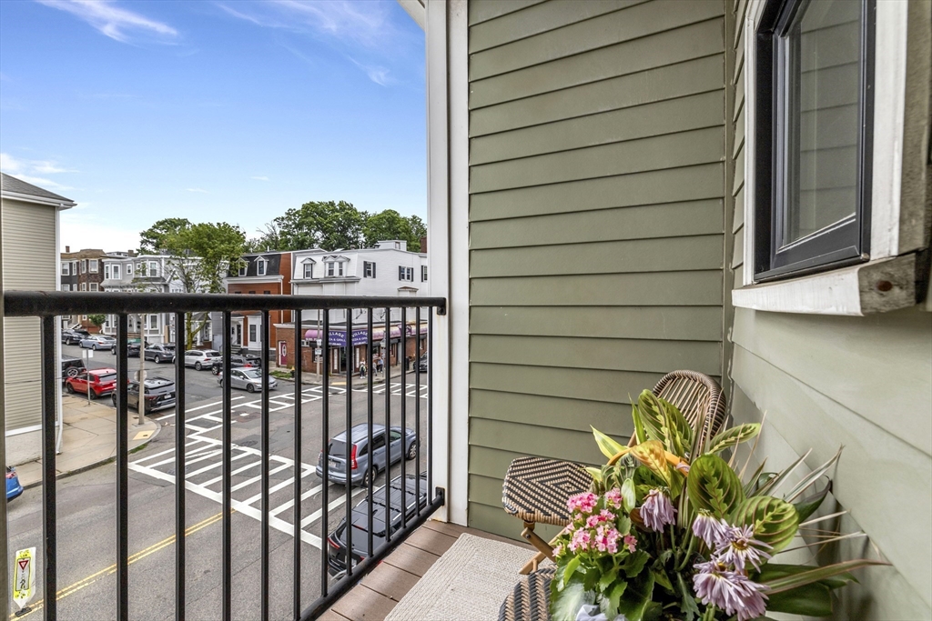 49 L St # 3