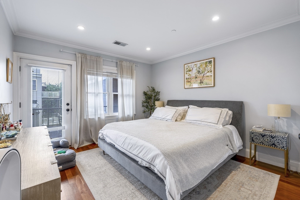 49 L St # 3