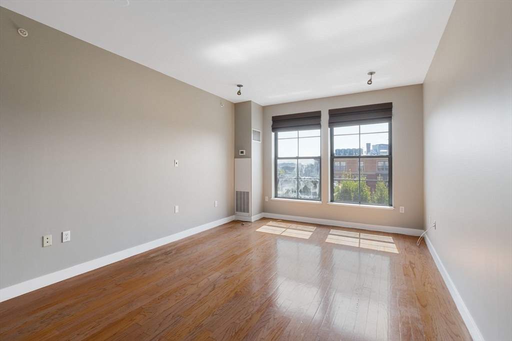 15 Waltham St # B605