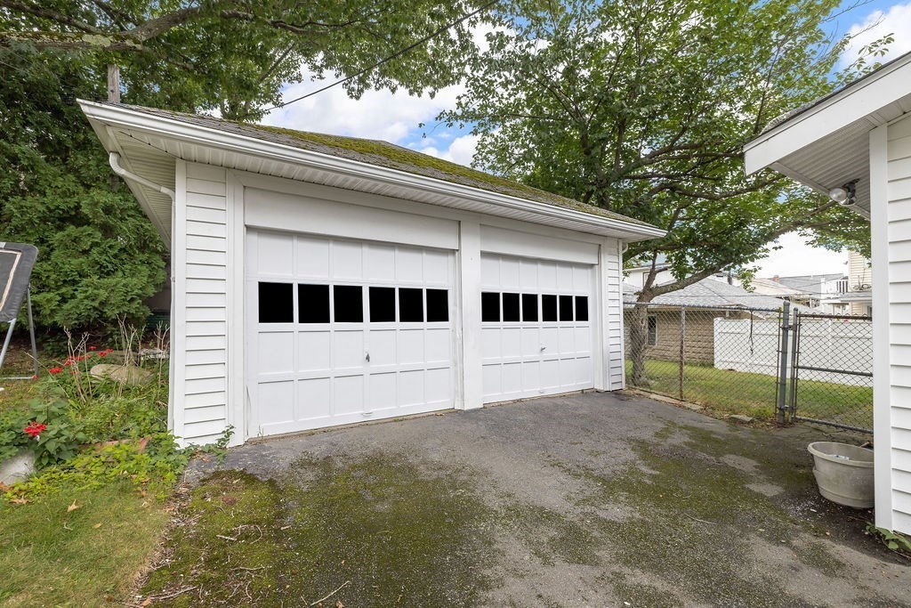 100 Russett Road