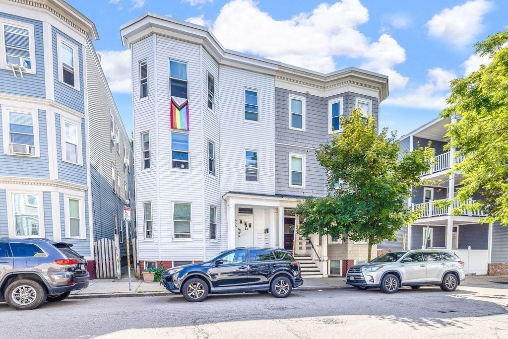 633 E 7th # 3