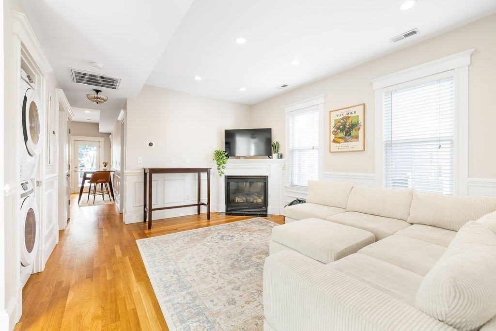 633 E 7th # 3