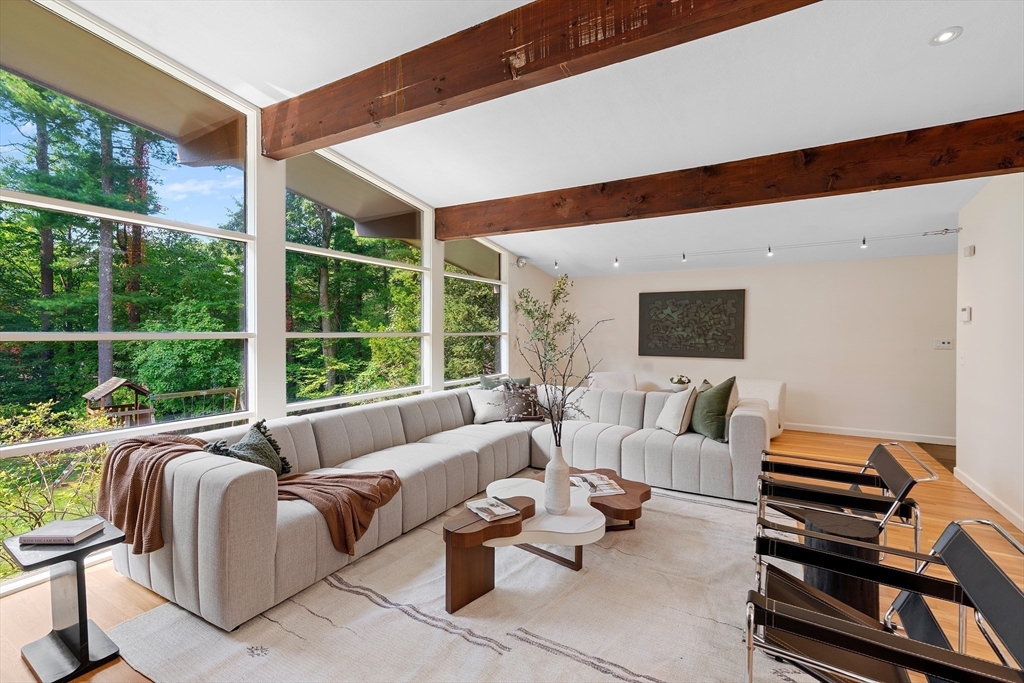 11 White Pine Knoll Rd