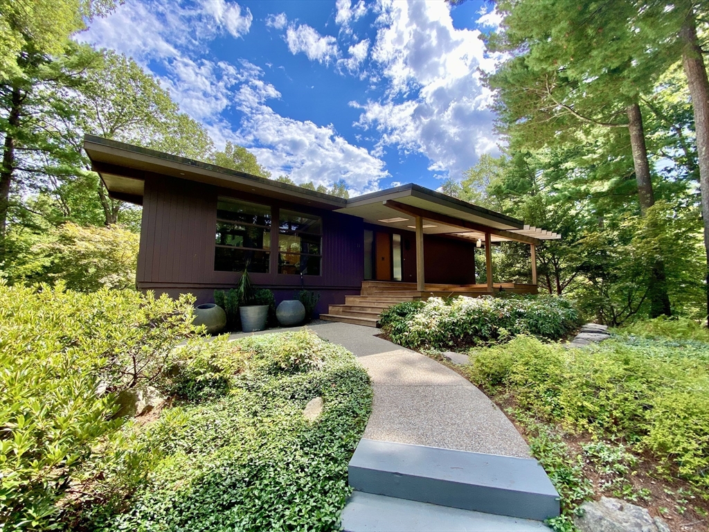 11 White Pine Knoll Rd