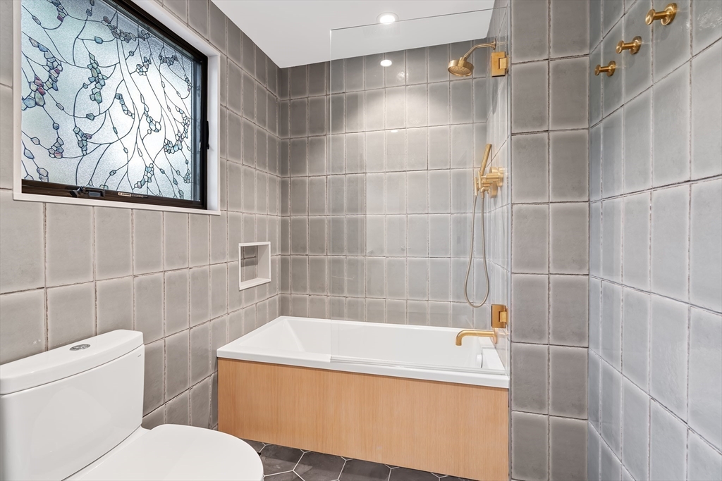 11 White Pine Knoll Rd