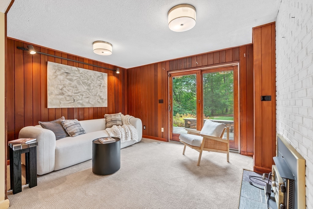 11 White Pine Knoll Rd