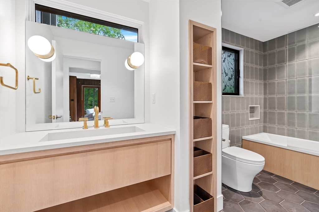 11 White Pine Knoll Rd