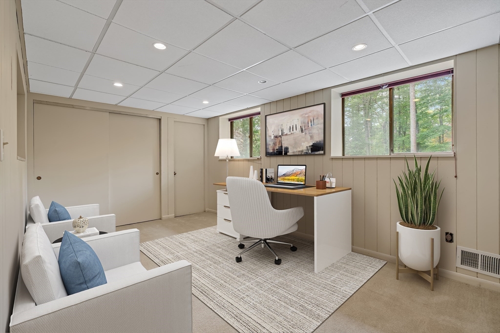 11 White Pine Knoll Rd