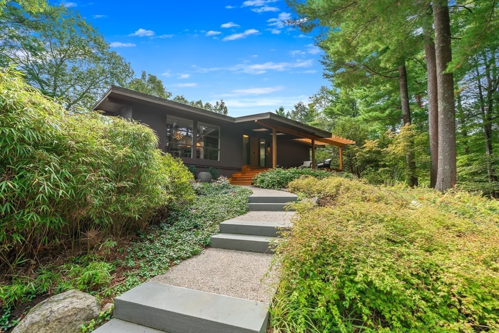 11 White Pine Knoll Rd