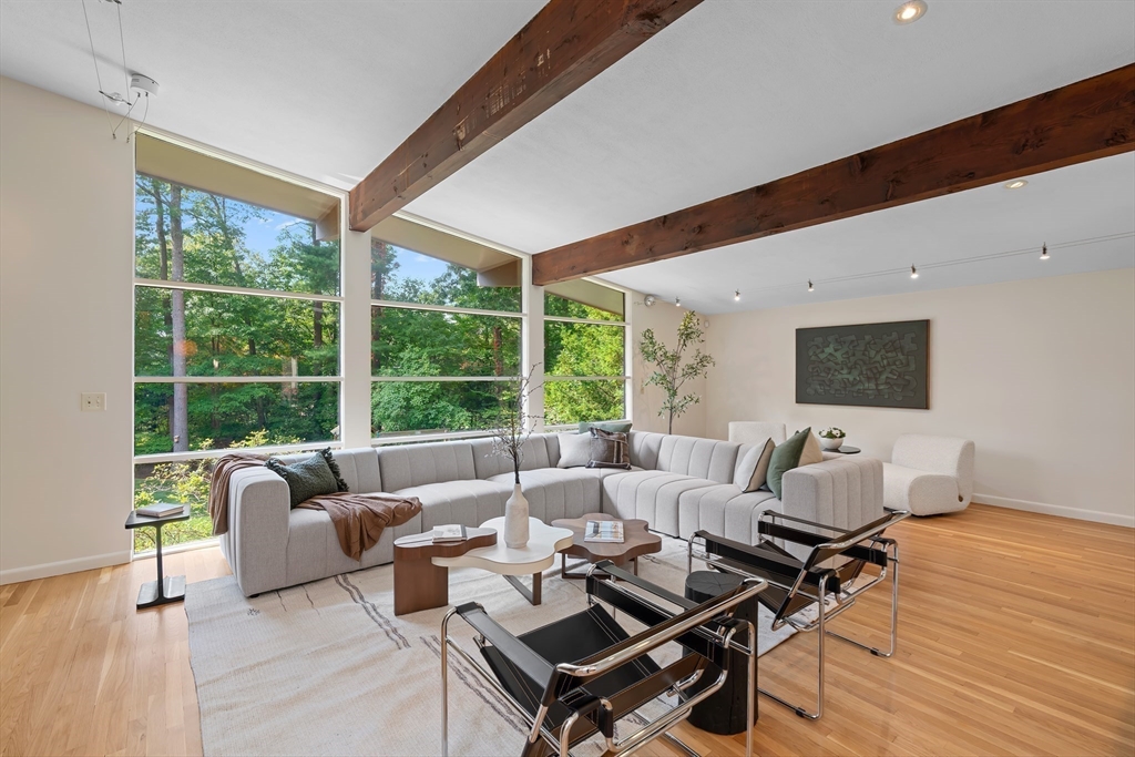 11 White Pine Knoll Rd