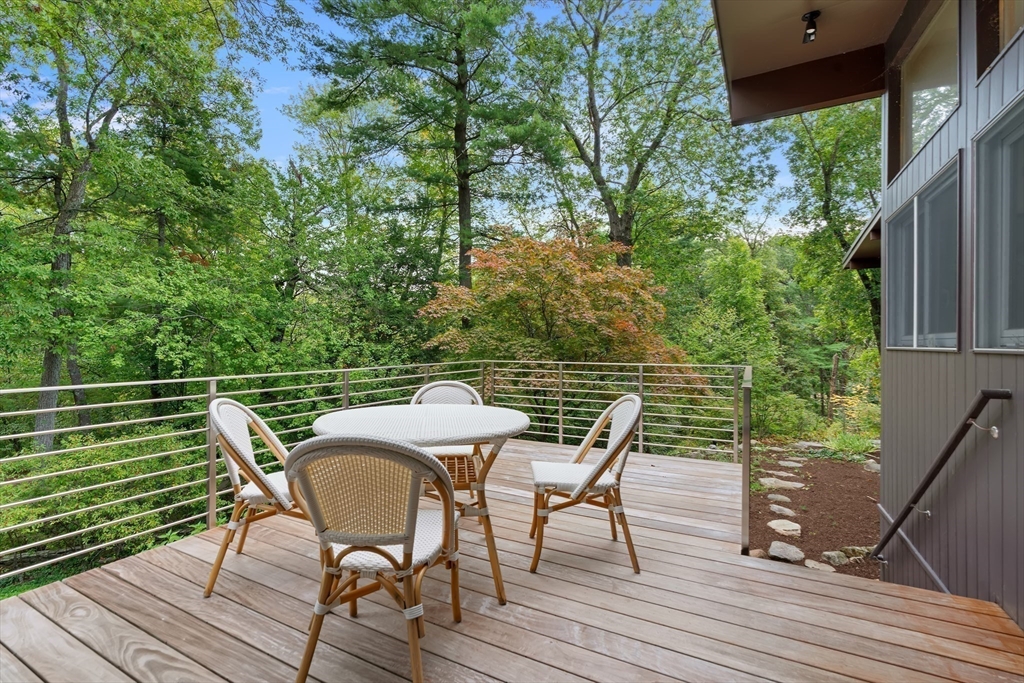 11 White Pine Knoll Rd