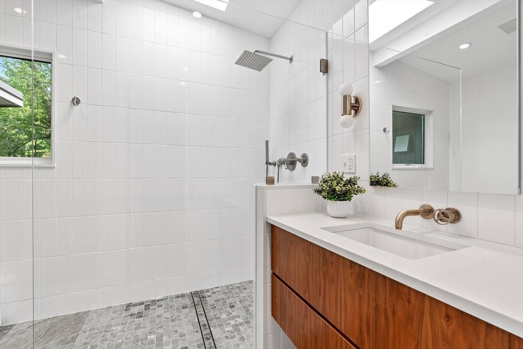 11 White Pine Knoll Rd