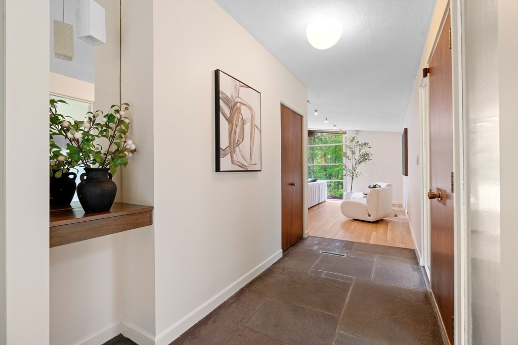 11 White Pine Knoll Rd