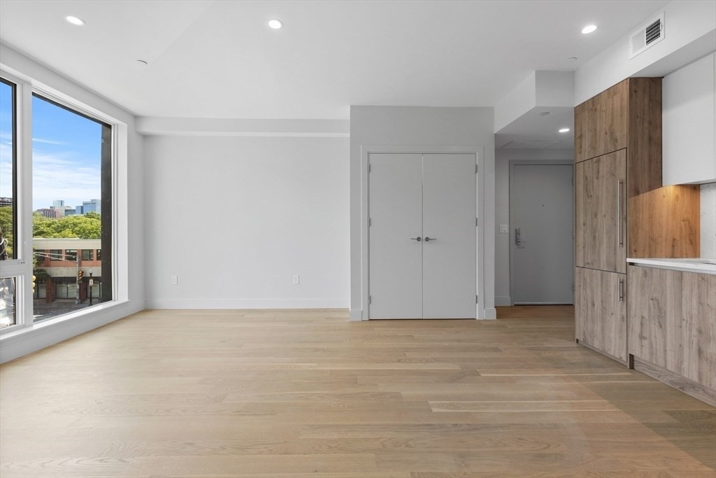 1055 Cambridge St Unit: 301