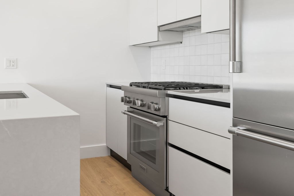 472 W Broadway # 501