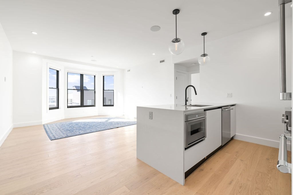 472 W Broadway # 501