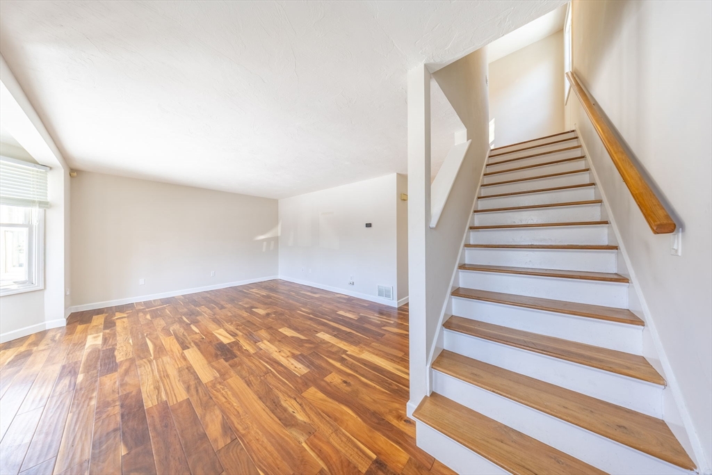 4 Rowe Ct # 4