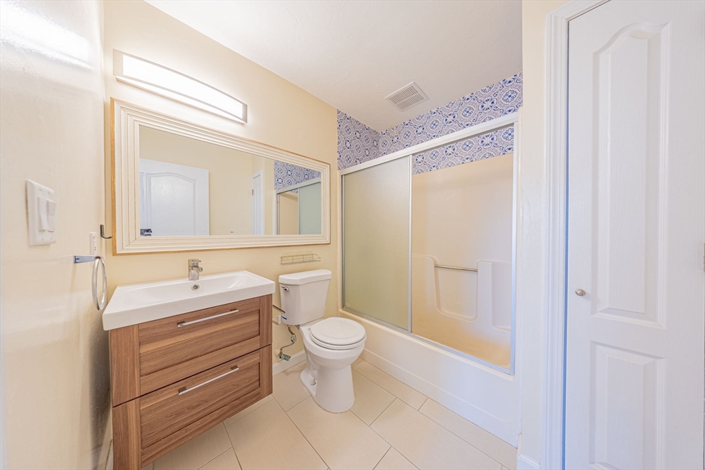 4 Rowe Ct # 4