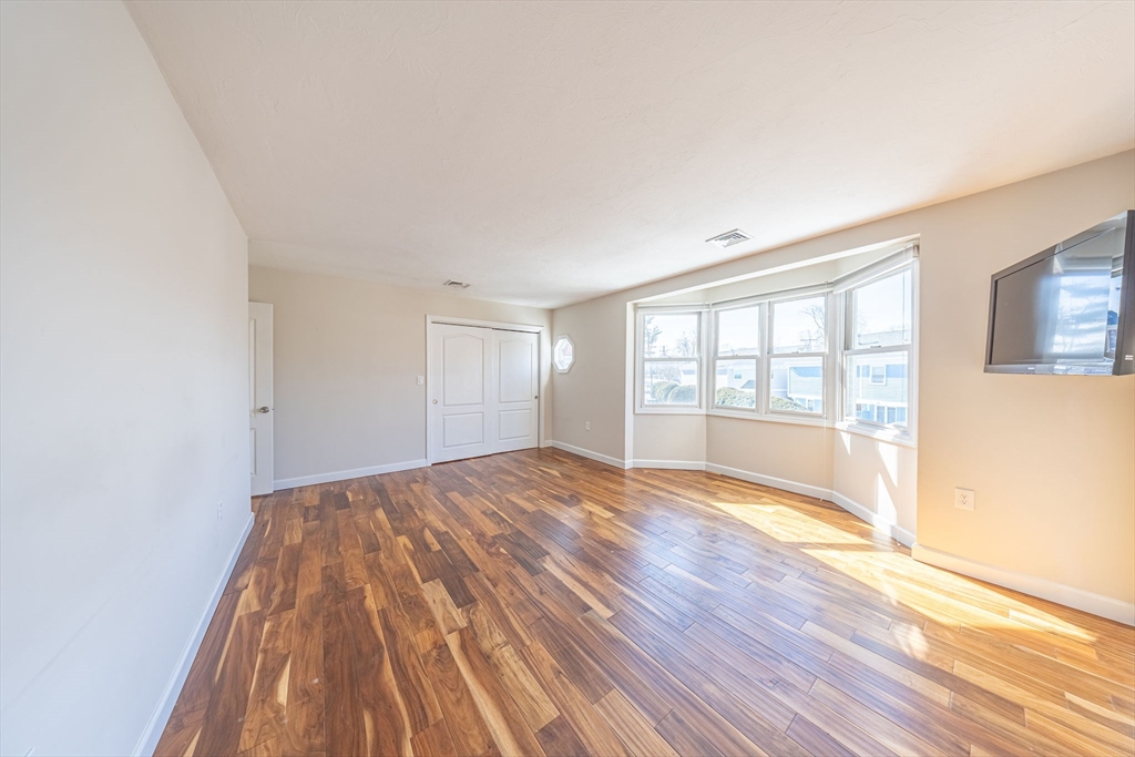 4 Rowe Ct # 4