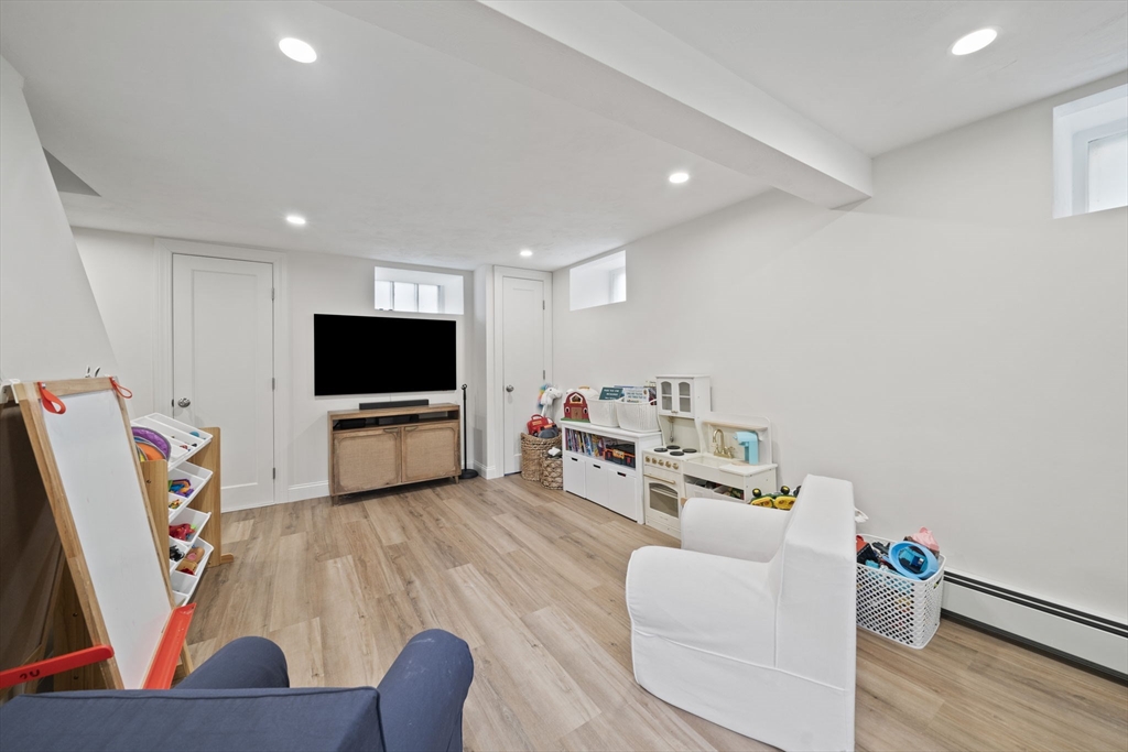 644 Weld St