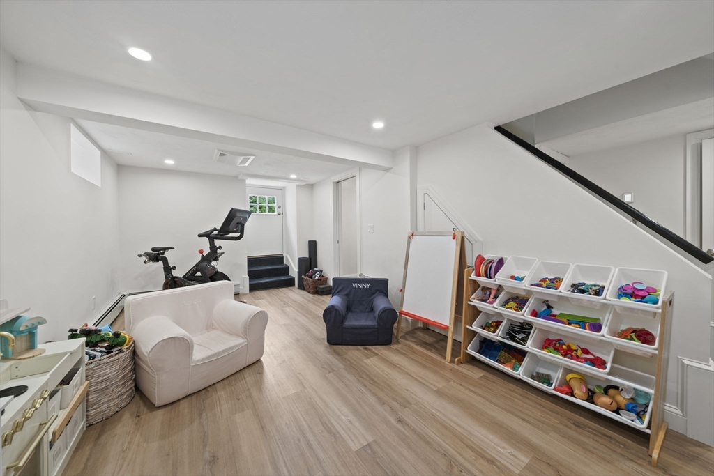 644 Weld St