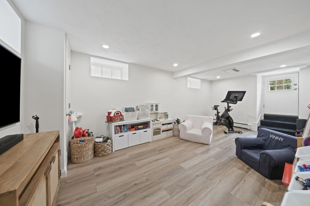 644 Weld St