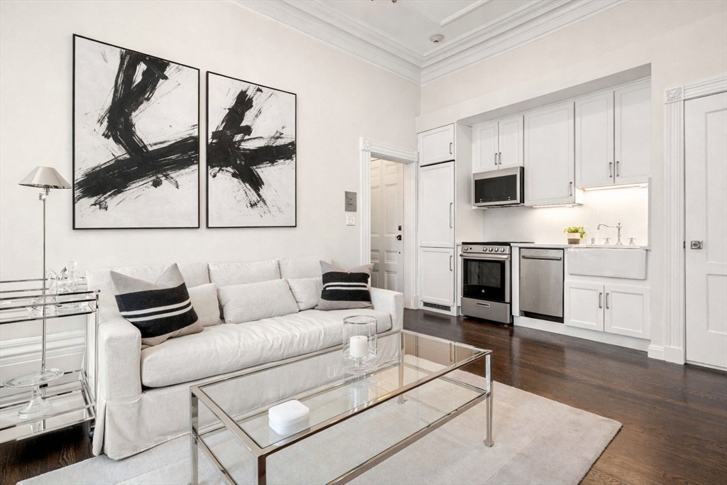 121 Charles St # 4