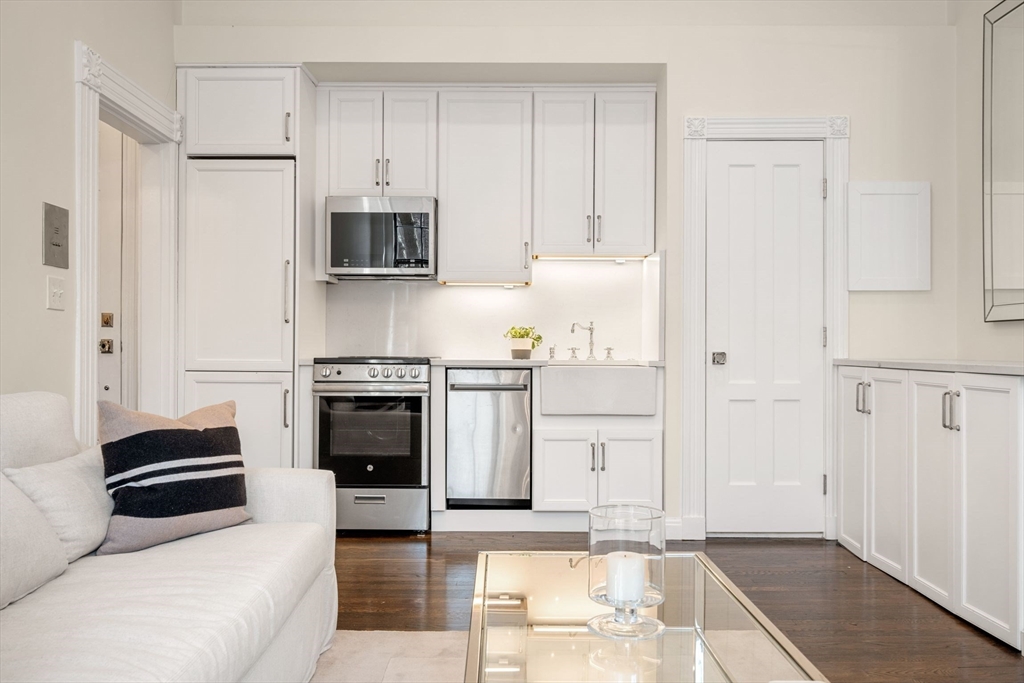 121 Charles St # 4