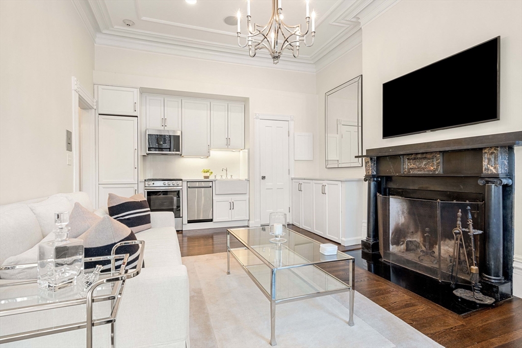 121 Charles St # 4