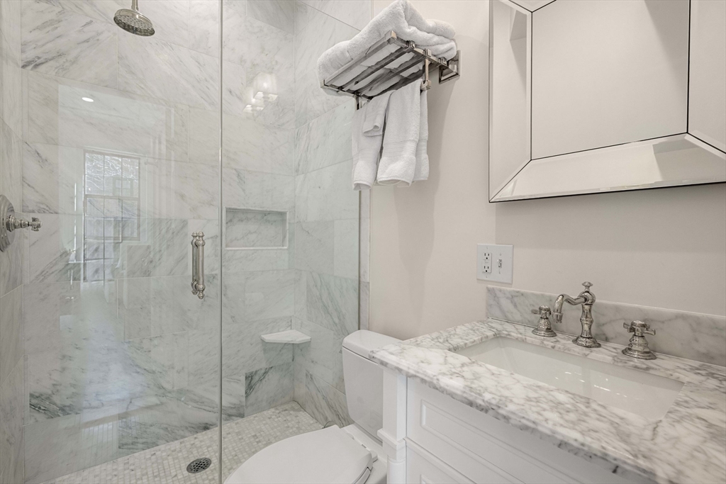 121 Charles St # 4