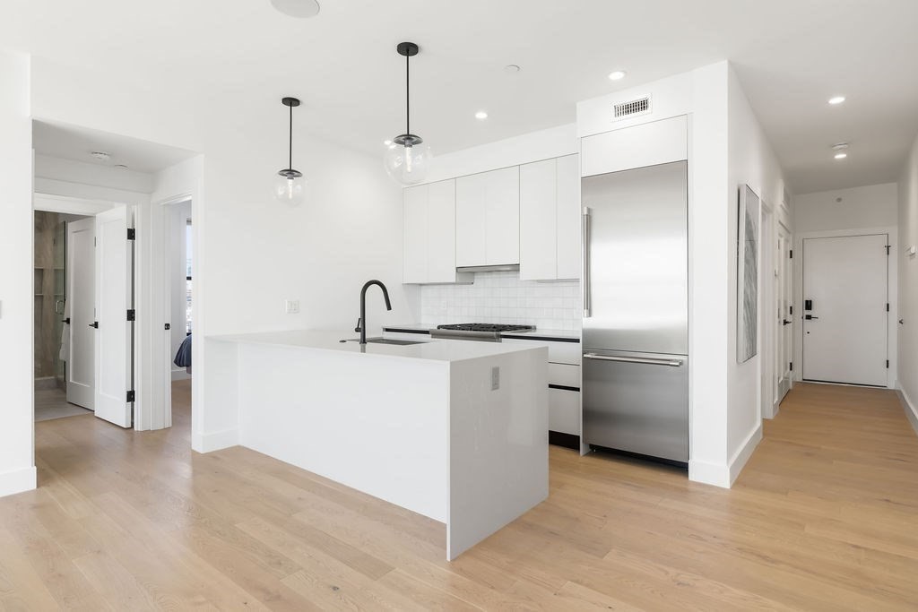 472 W Broadway # 501