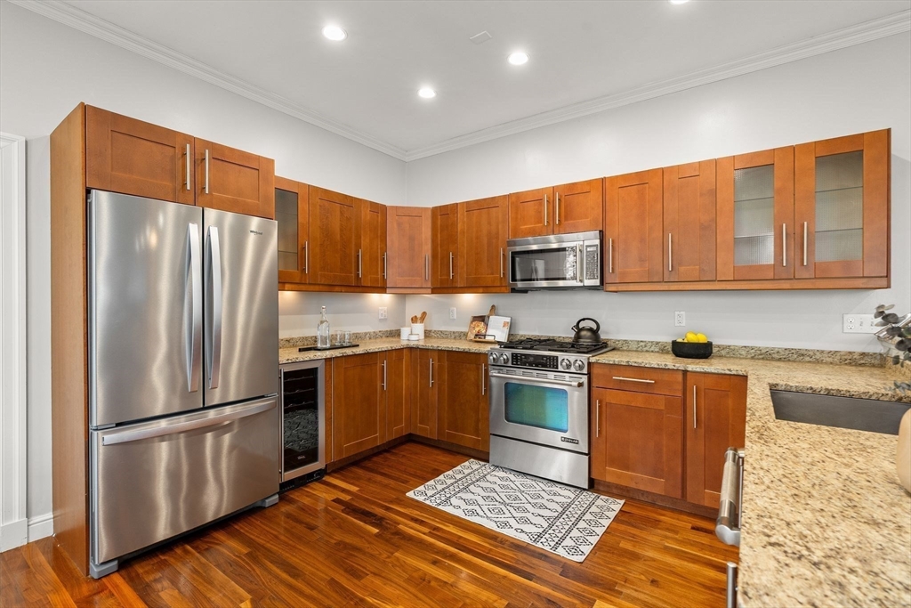 72 Tuttle St # 1