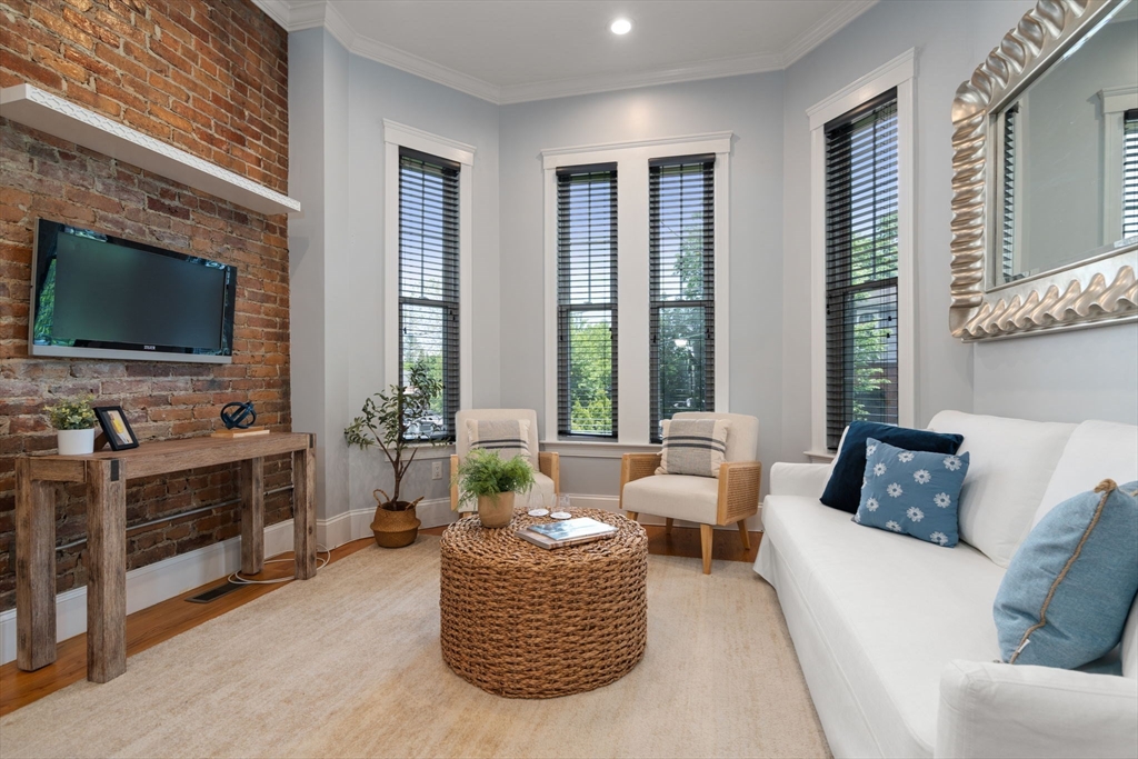 9 Everett Ave # 1