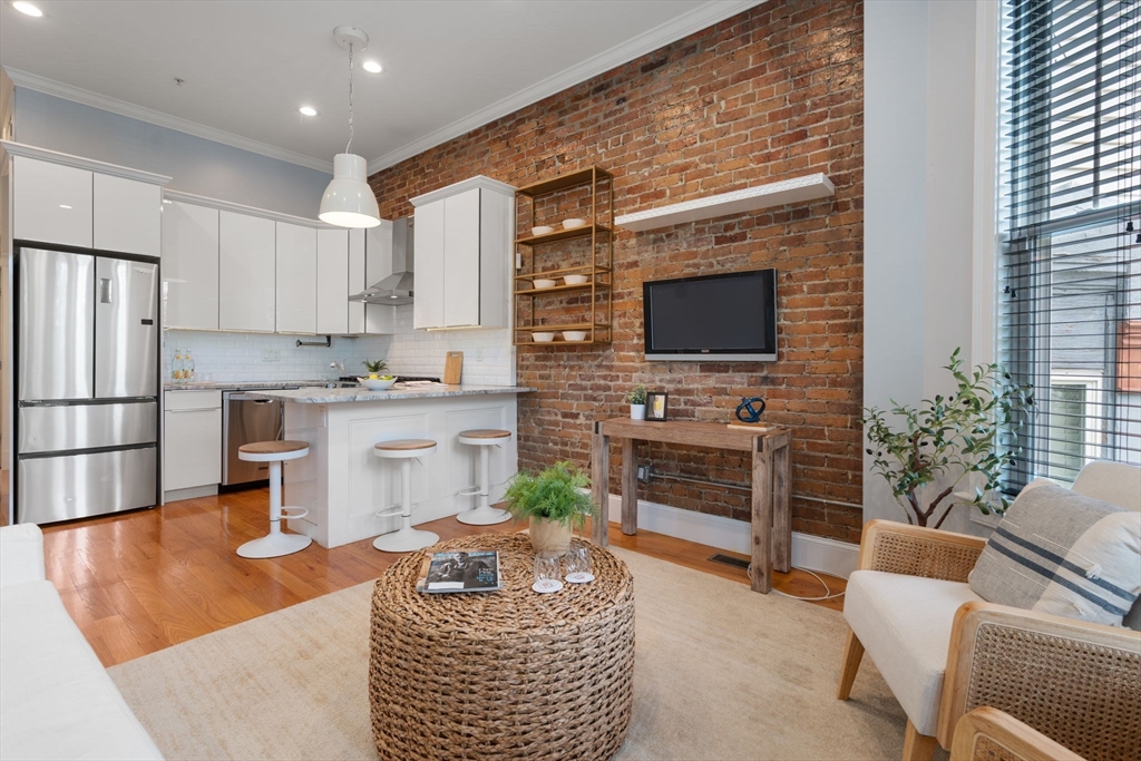 9 Everett Ave # 1