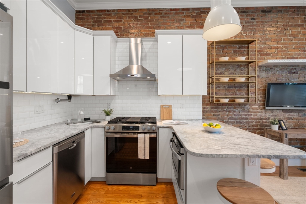 9 Everett Ave # 1