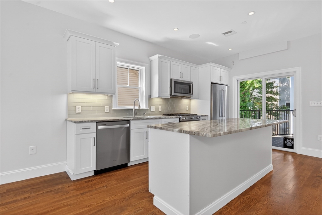 36 Rossmore St # 2