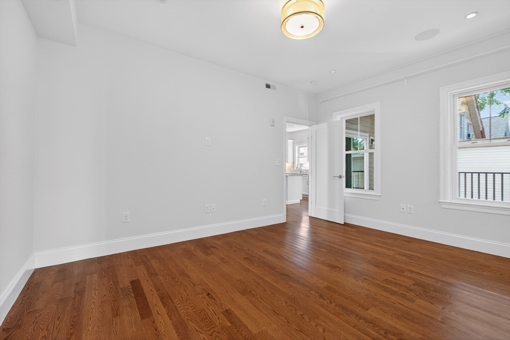 36 Rossmore St # 2
