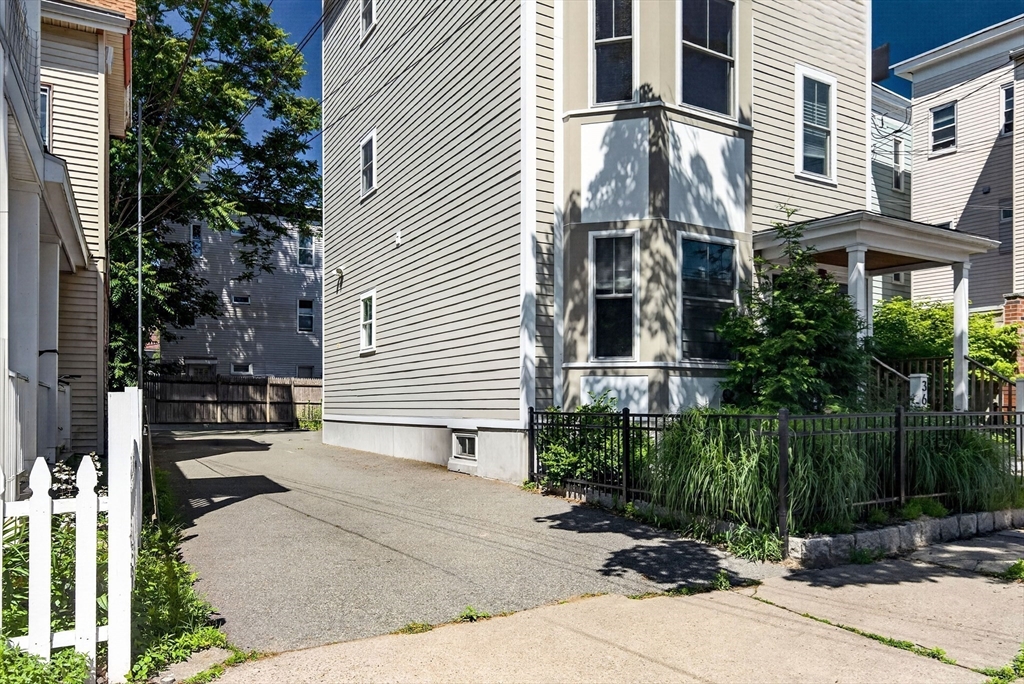 36 Rossmore St # 2