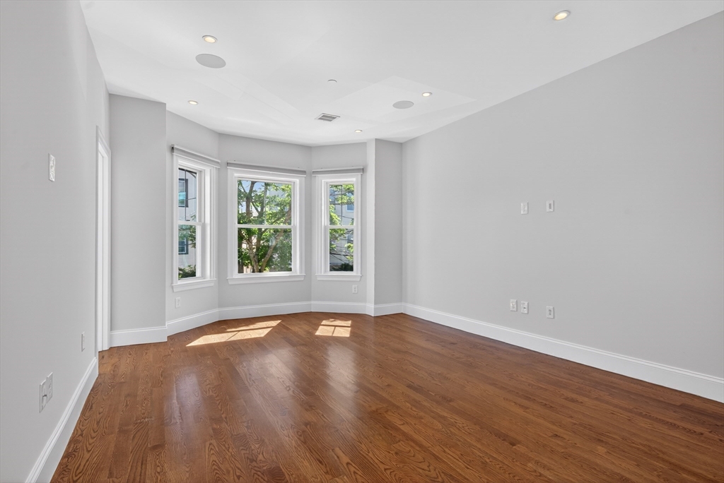 36 Rossmore St # 2