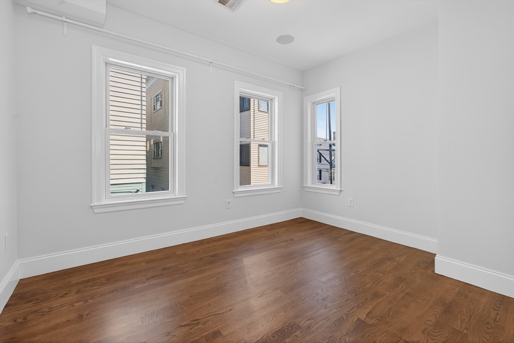 36 Rossmore St # 2