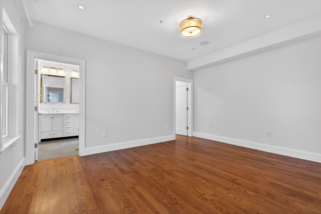 36 Rossmore St # 2