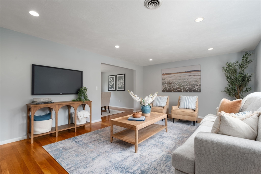 11 Foxhill Rd