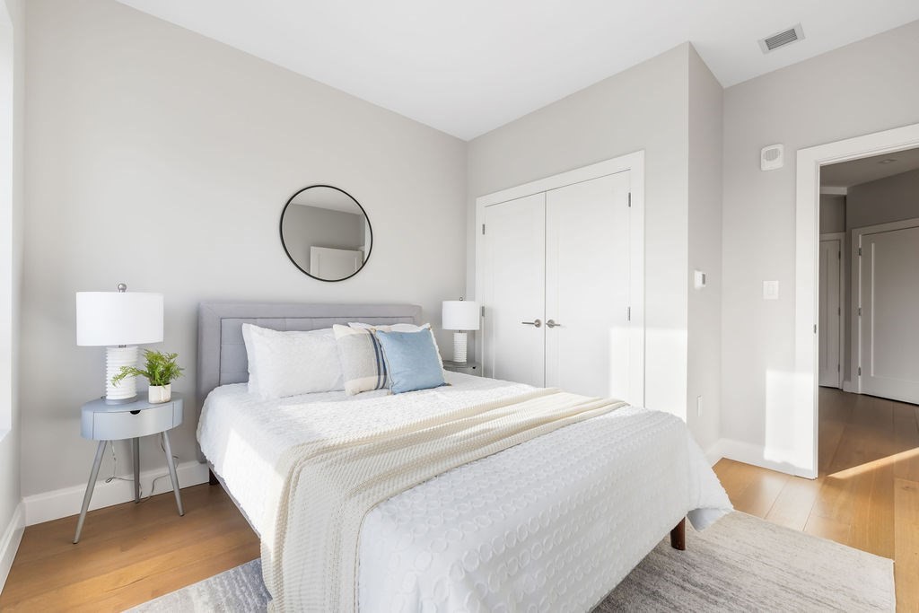 100 Shawmut Ave # 807 Unit: 8-807