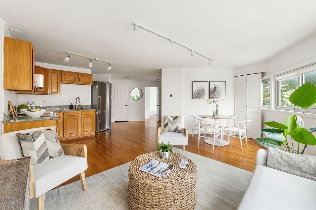 348 Franklin St # 3A