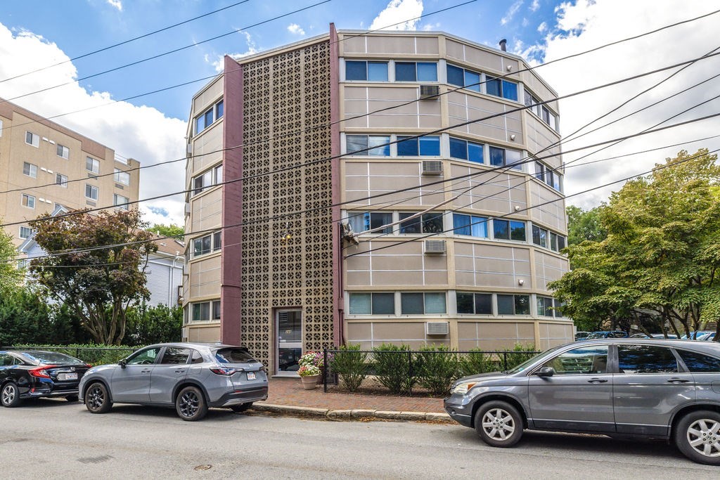 348 Franklin St # 3A