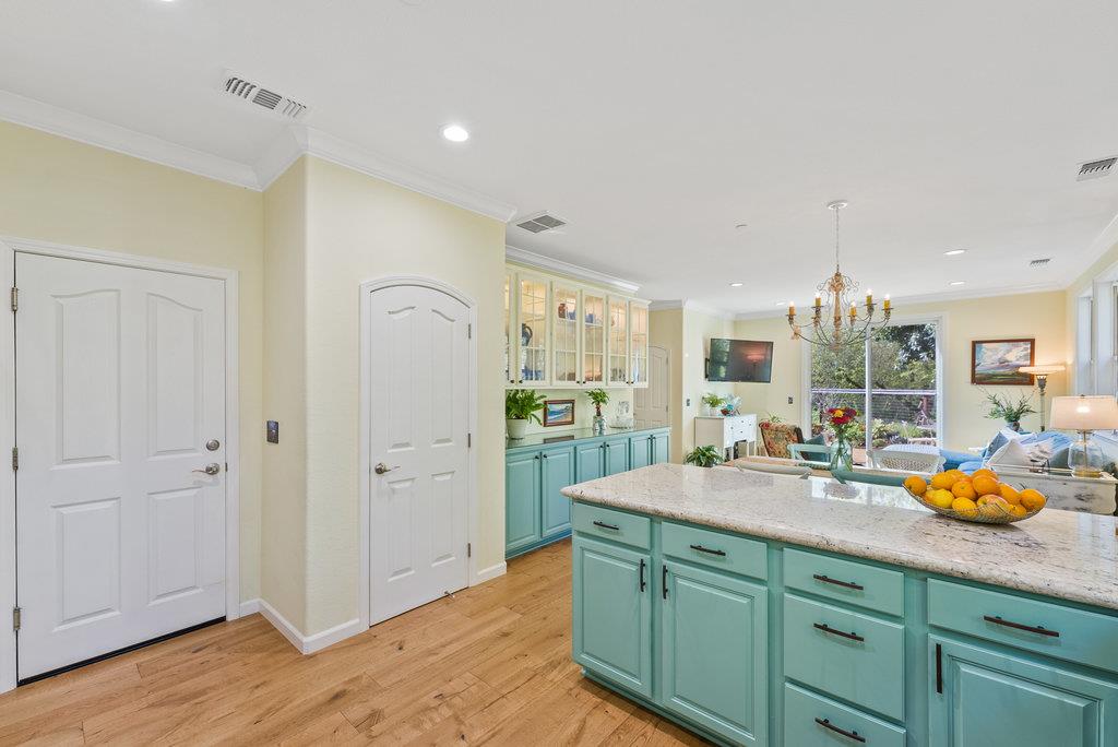 237 Fieldcrest LN