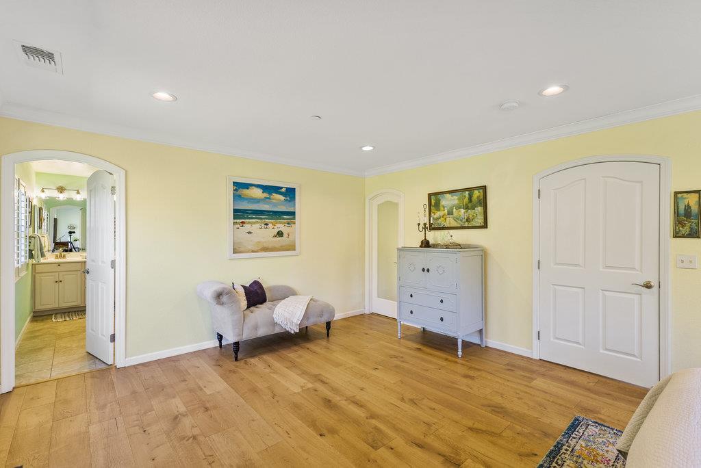 237 Fieldcrest LN