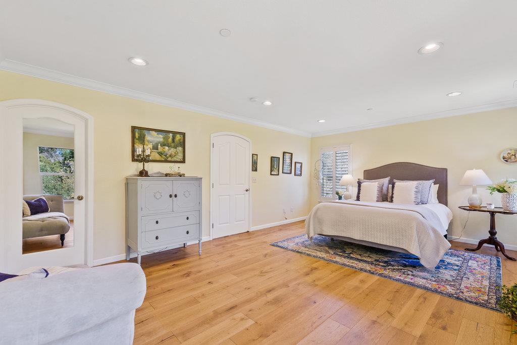 237 Fieldcrest LN