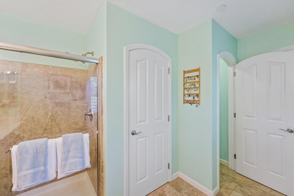 237 Fieldcrest LN
